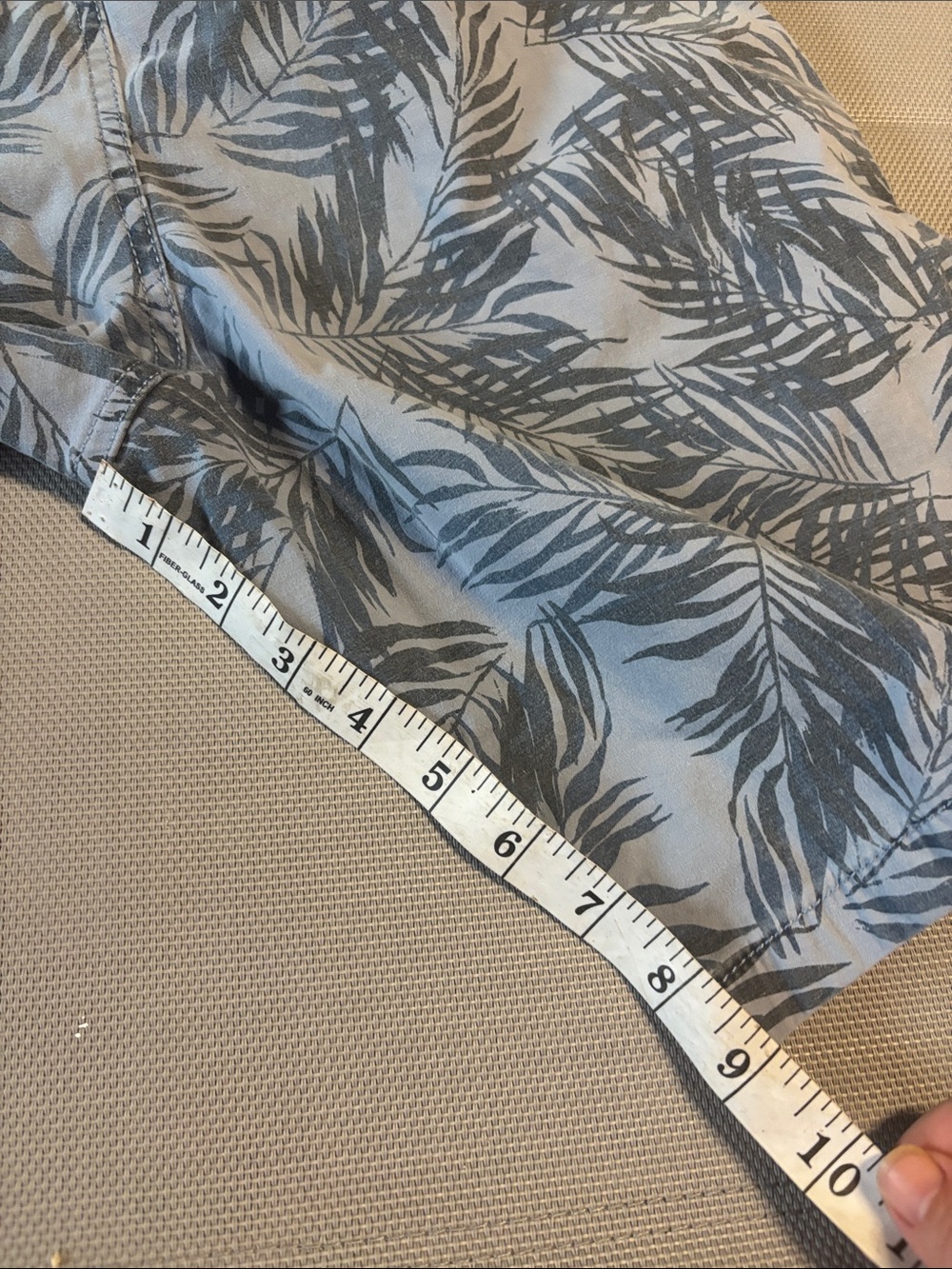 Lucky Brand Men's White Shorts with Gray Leaf Print - Picture 6 of 7